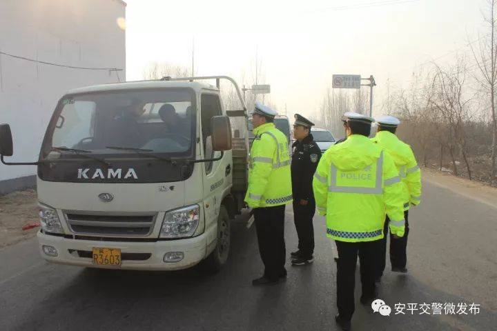 真的道路清扫车工作视频